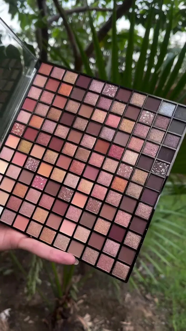 The Everyday Glamour 28-Pan Collection: Curated Mix of Soft Transition Mattes, Neutral Shimmers, and Dark Defining Shades for Daily Use