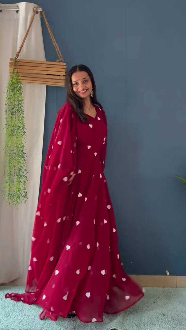 Romantic Red Heart Print Maxi Dress – Flowing Long Sleeve Dress with Heart-Shaped Embroidery for a Charming Look
