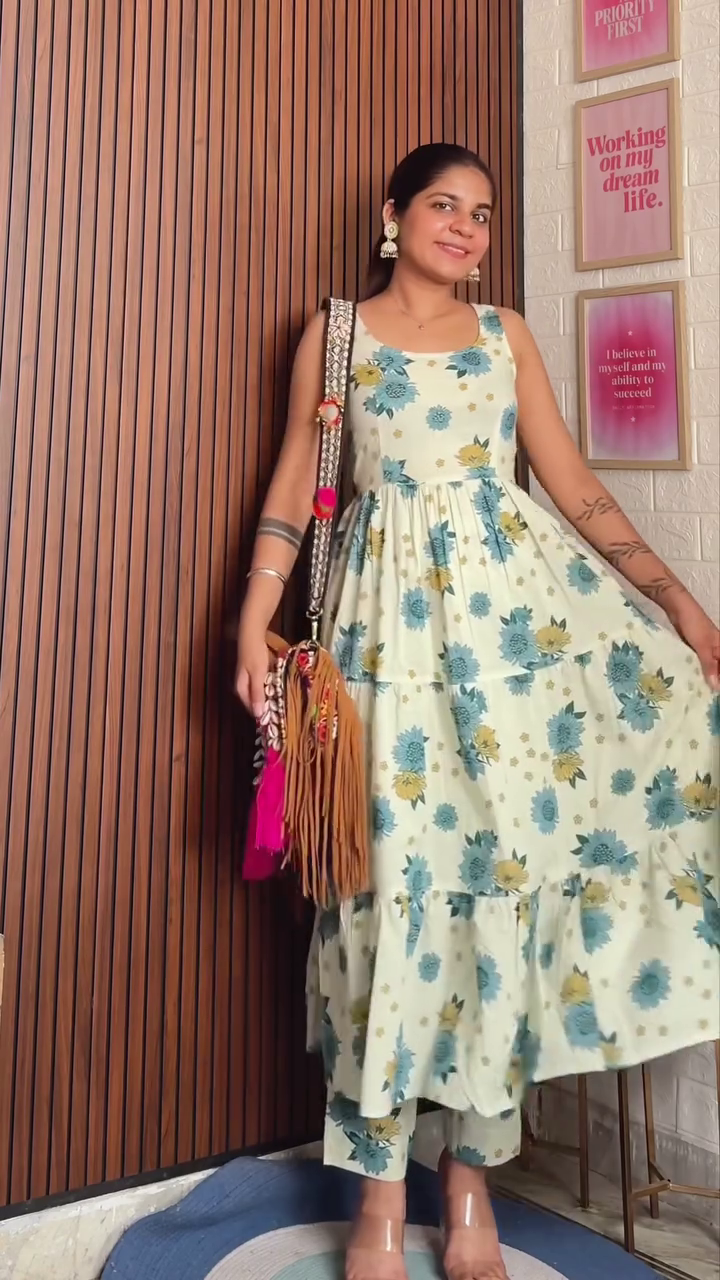 Charming Floral Printed Dresses with Comfortable Fits – Perfect for Casual or Semi-Formal Occasions, Paired with Stylish Accessories