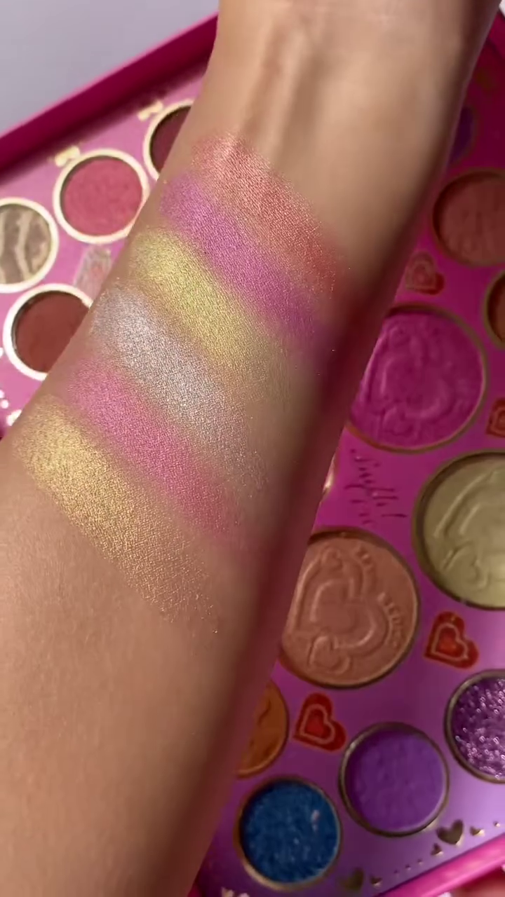 Hearts & Glam Sparkle 2-in-1 Eyeshadow Palette Set – Vibrant Mattes, Shimmers, and Glitters for Bold and Playful Looks