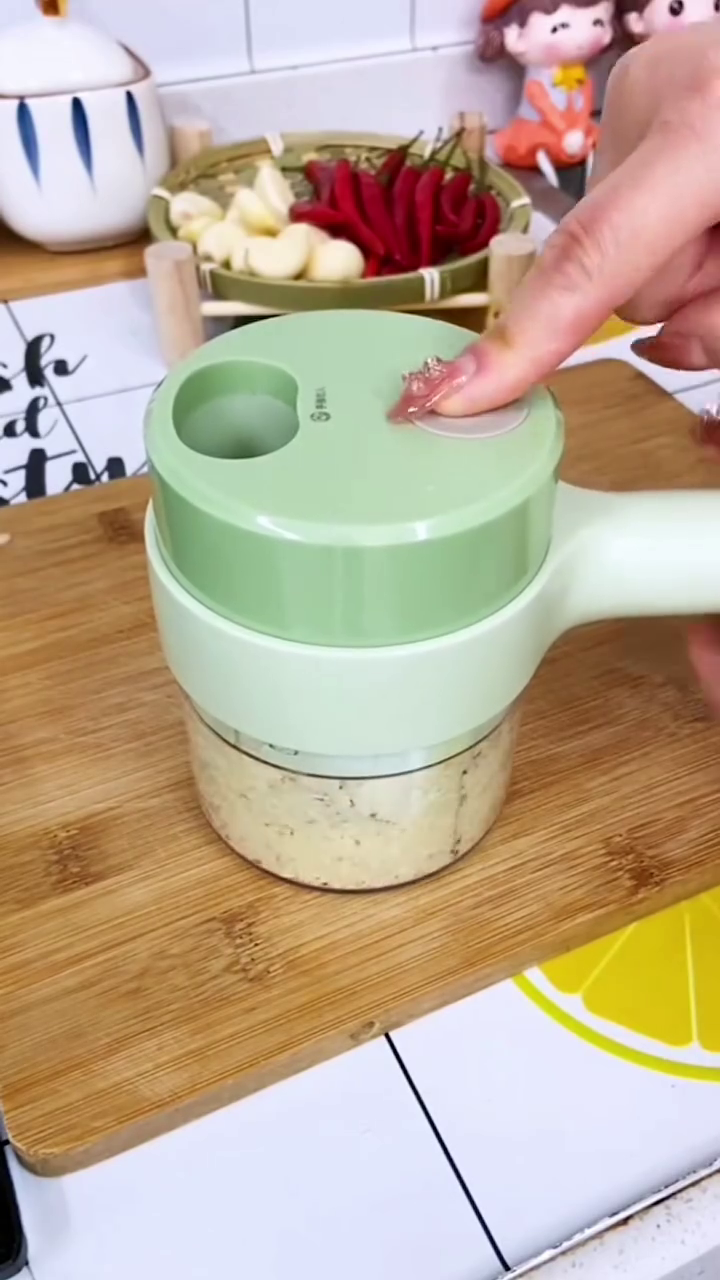 Multifunctional Electric Food Chopper – USB Rechargeable Mini Garlic Grinder, Vegetable Cutter, Onion and Chili Mincer with One-Touch Operation and Transparent Container for Effortless Kitchen Prep