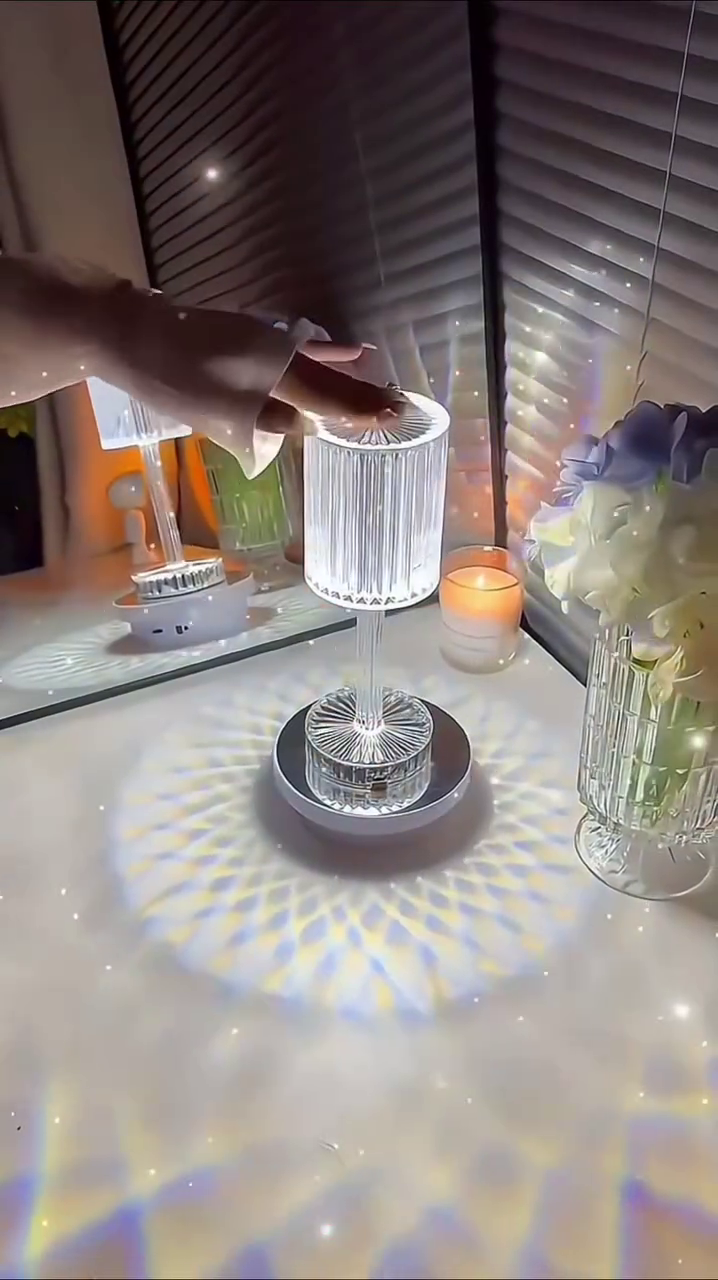 Crystal Diamond Touch Lamp – Elegant LED Night Light with 3D Projection Effect, Rechargeable Ambient Table Lamp for Bedroom, Living Room & Romantic Decor