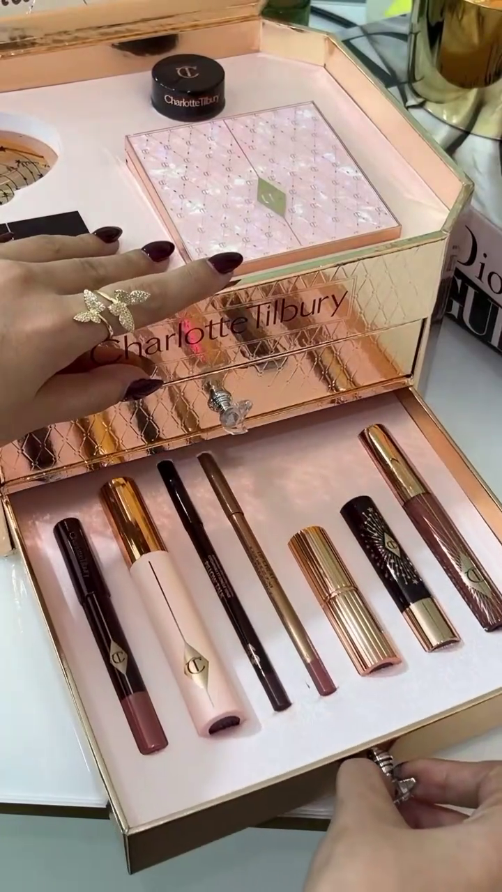 Luxury Beauty Gift Set – Complete Pillow Talk Collection Featuring Lipstick, Eye & Lip Liners, Eyeshadow, Mascara, and Glow Palette in Iconic Rose Gold Packaging