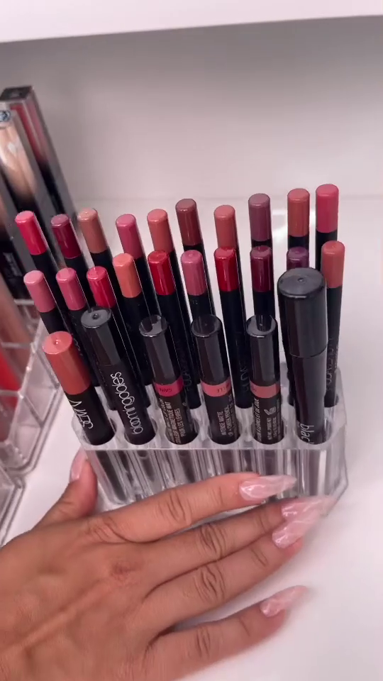 Comprehensive Luxury Makeup Collection Featuring High-End Eyeshadow Palettes, Premium Lipsticks, Creamy Lip Liners, and Versatile Lip Glosses from Iconic Brands – Organized for Glamorous, Everyday, and Artistic Looks