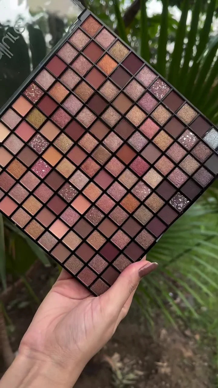 The Everyday Glamour 28-Pan Collection: Curated Mix of Soft Transition Mattes, Neutral Shimmers, and Dark Defining Shades for Daily Use