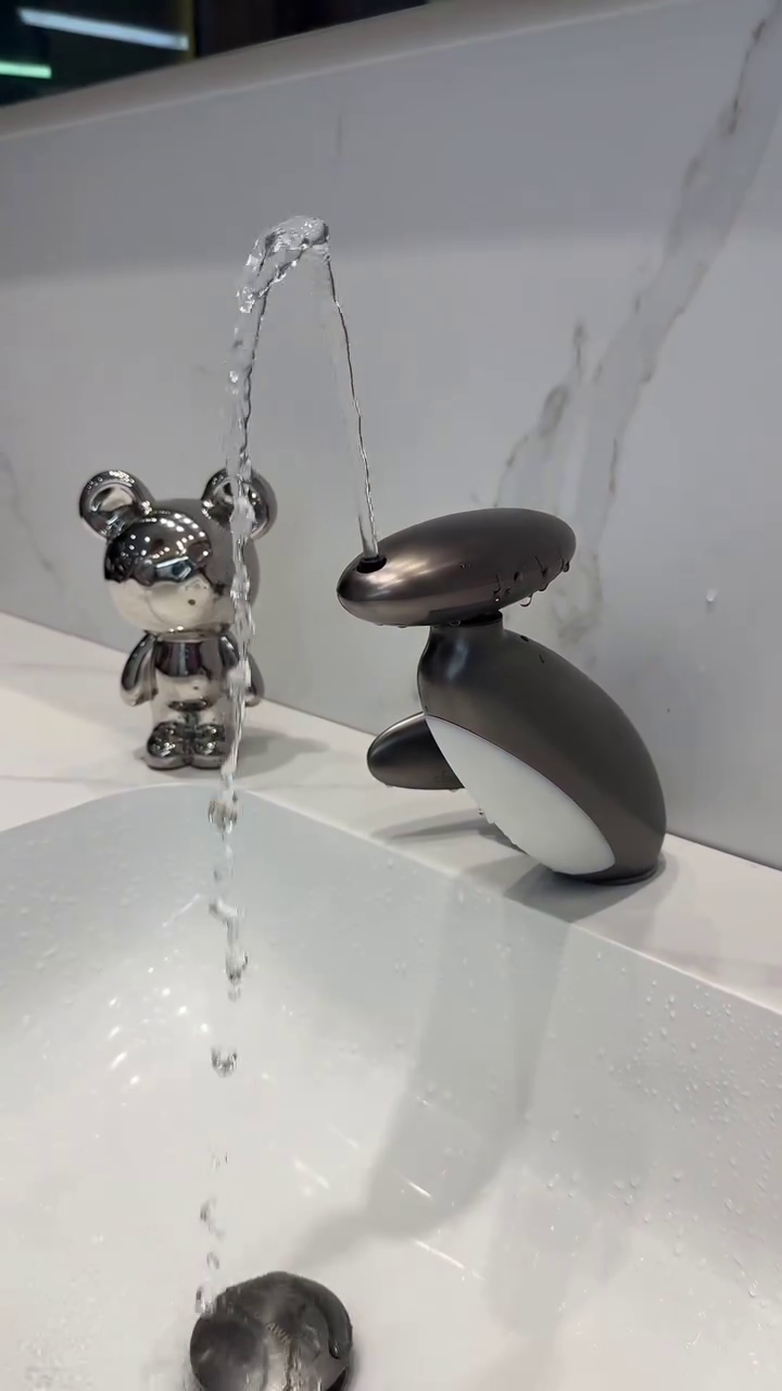 Multifunctional Whale-Inspired Multi-in-1 Bathroom Faucet with Stream, Fountain, and Shower Spray Modes – Modern Pull-Out Design with LED Accent Light for Stylish and Versatile Sink Use