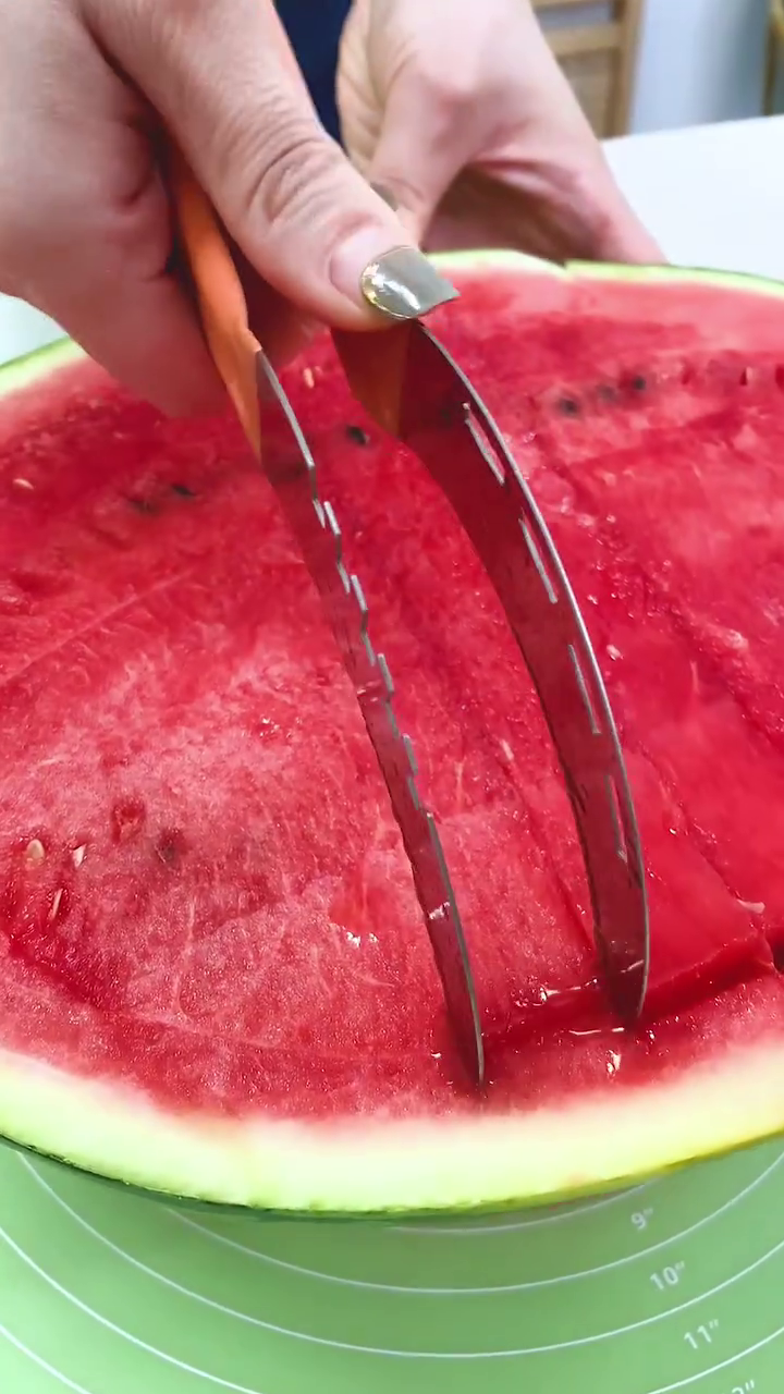 Stainless Steel Watermelon Slicer and Server Tool with Ergonomic Non-Slip Handle, Precision-Curved Blade for Effortless Cubed Cutting and Fruit Lifting, Perfect for Summer Picnics and Kitchen Use