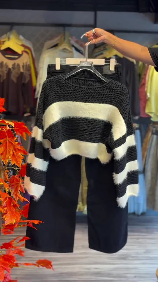 Stunning White and Gold Indian Anarkali Style Suit: Heavily Embroidered Kurta with Long Sleeves, Wide-Leg Sharara/Palazzo Trousers, and Matching Embellished Dupatta for Festive Wear