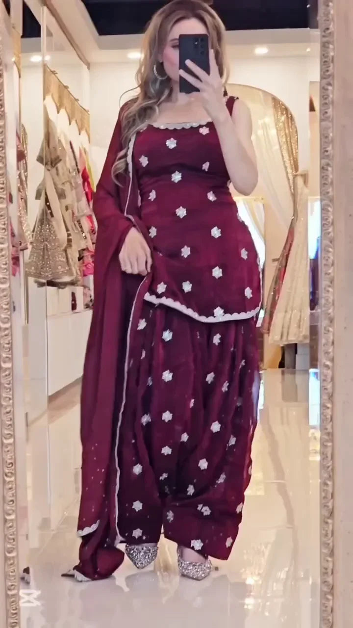 Chic Women's Light Pink Cropped Sweatshirt: Oversized Balloon Sleeve Pullover Featuring All-Over Delicate White Embroidered Bowknot Design