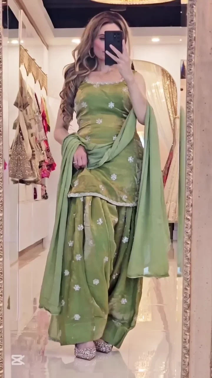 Chic Women's Light Pink Cropped Sweatshirt: Oversized Balloon Sleeve Pullover Featuring All-Over Delicate White Embroidered Bowknot Design