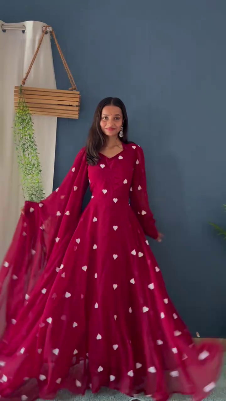 Romantic Red Heart Print Maxi Dress – Flowing Long Sleeve Dress with Heart-Shaped Embroidery for a Charming Look