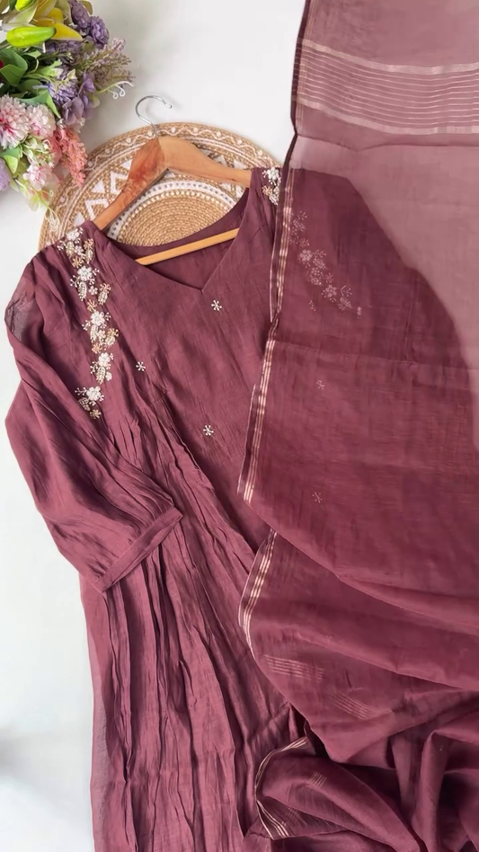 Maroon Embroidered Kurta with Delicate Floral Detailing and Matching Sheer Dupatta – Perfect for Traditional and Festive Occasions