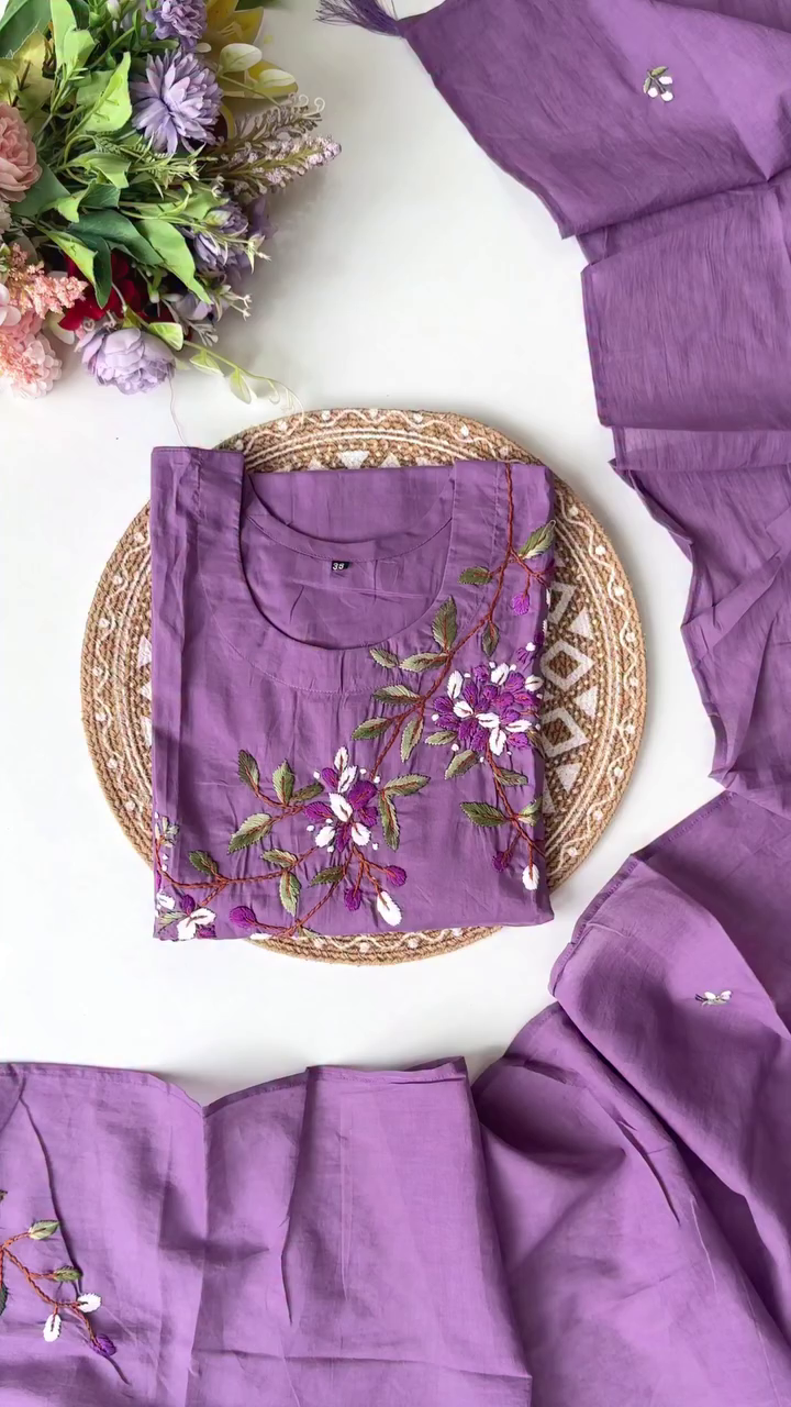 Lavender Purple Embroidered Kurta Set with Floral Detailing – Ideal for Casual and Daytime Occasions