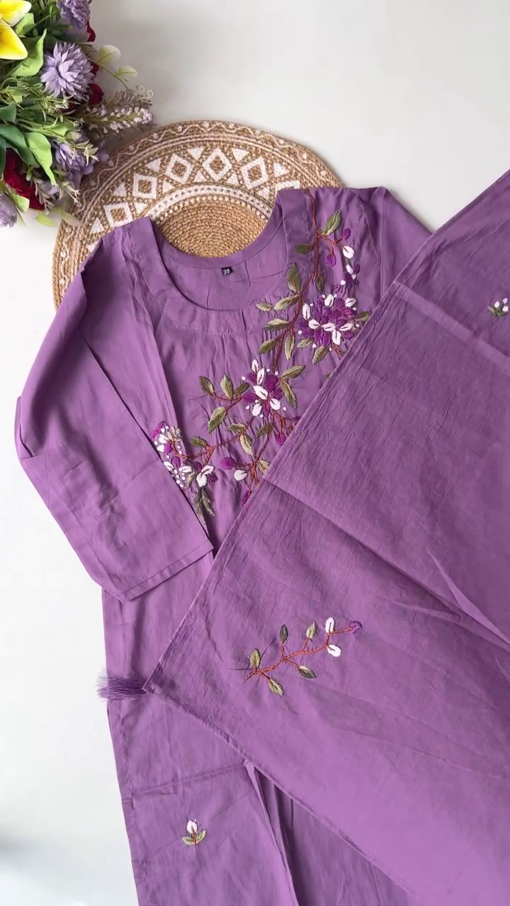 Lavender Purple Embroidered Kurta Set with Floral Detailing – Ideal for Casual and Daytime Occasions