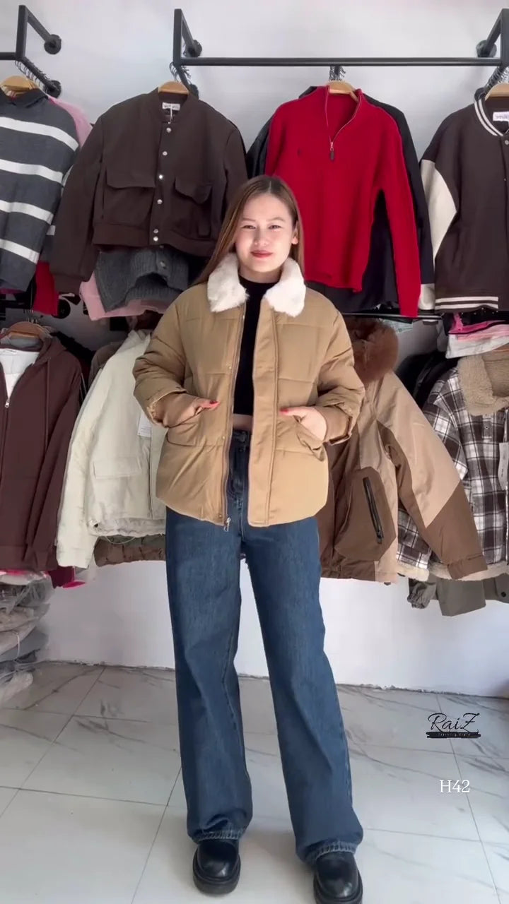 Elegant Winter Puffer Coat with Soft Plush Collar – Cozy Insulated Jacket with Large Front Pockets and Smooth Zipper Closure