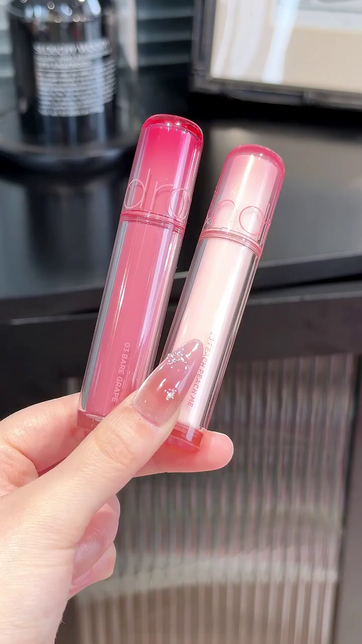 Glossy and Hydrating Juicy Lasting Tint in 03 Bare Grape and 17 Peach Me, Delivering Long-Lasting Shine and Moisture with a Vivid, Juicy Finish