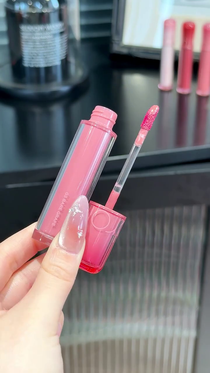 Glossy and Hydrating Juicy Lasting Tint in 03 Bare Grape and 17 Peach Me, Delivering Long-Lasting Shine and Moisture with a Vivid, Juicy Finish