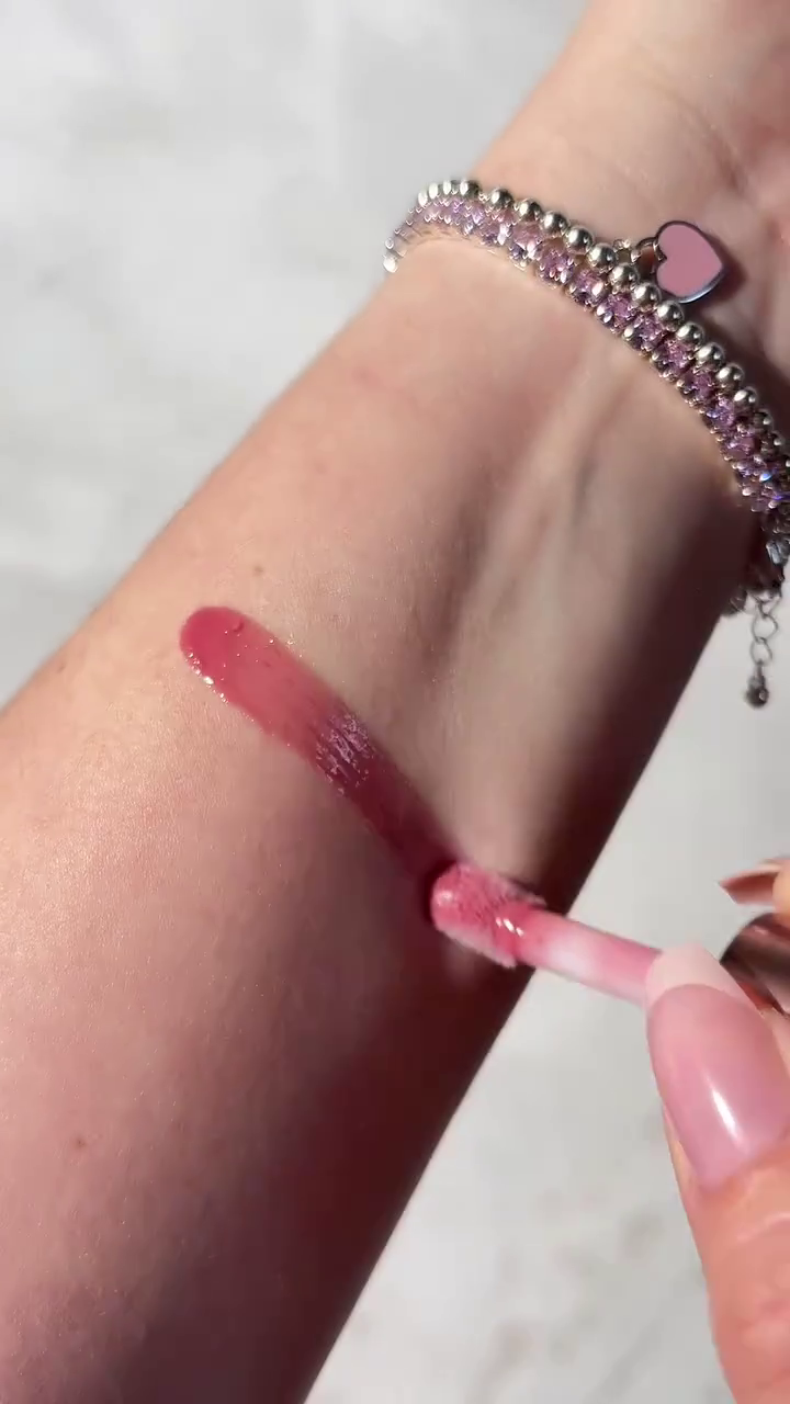 Luxurious Velvet Matte Liquid Lipsticks – Richly Pigmented, Hydrating, and Long-Lasting Formula in Elegant Frosted Glass Packaging