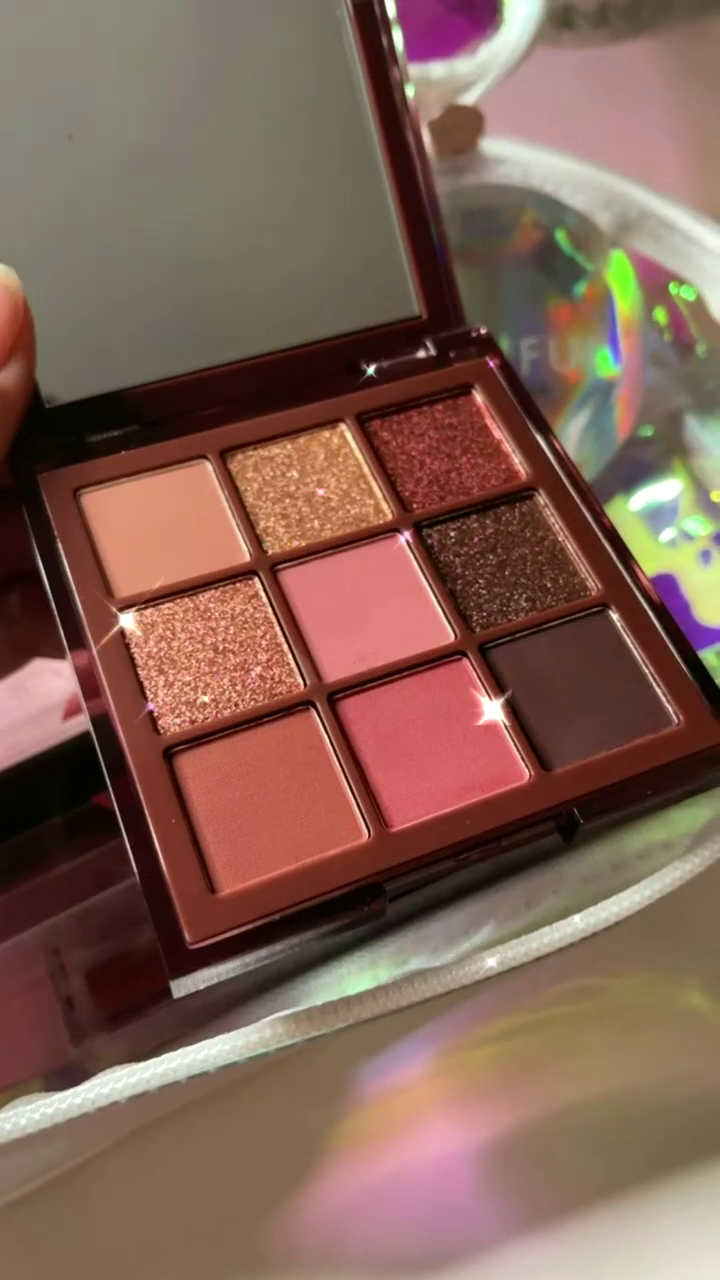 This eyeshadow palette looks stunning! The mix of warm, shimmery shades and soft matte tones is perfect for creating both bold and subtle eye looks