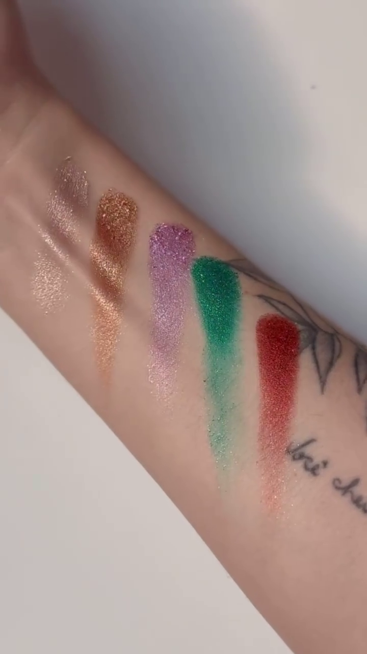 Ultimate Multi-Purpose Face Palette: Shimmering Highlighters, Vibrant Blushes, and Contouring Shades for a Complete, Radiant Look