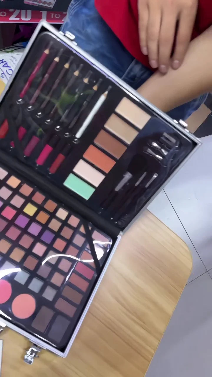 Trendy Daily Makeup Kit – All-in-One Essentials for Modern Women