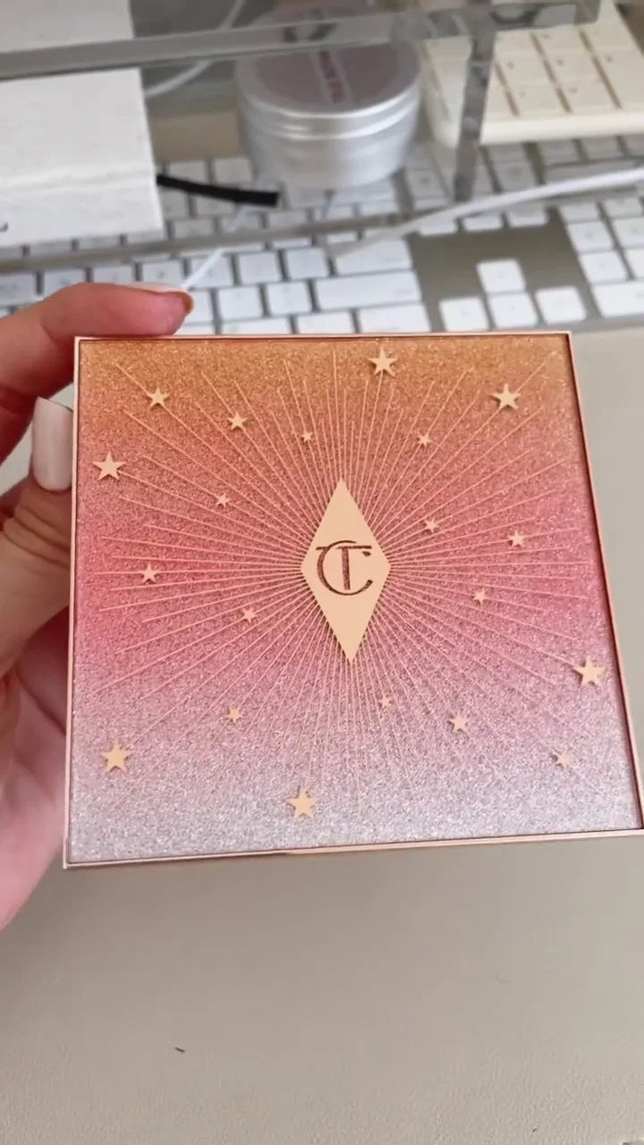 Trendy Glamour Makeup Kit – Complete Set for Women Who Love Stylish Looks