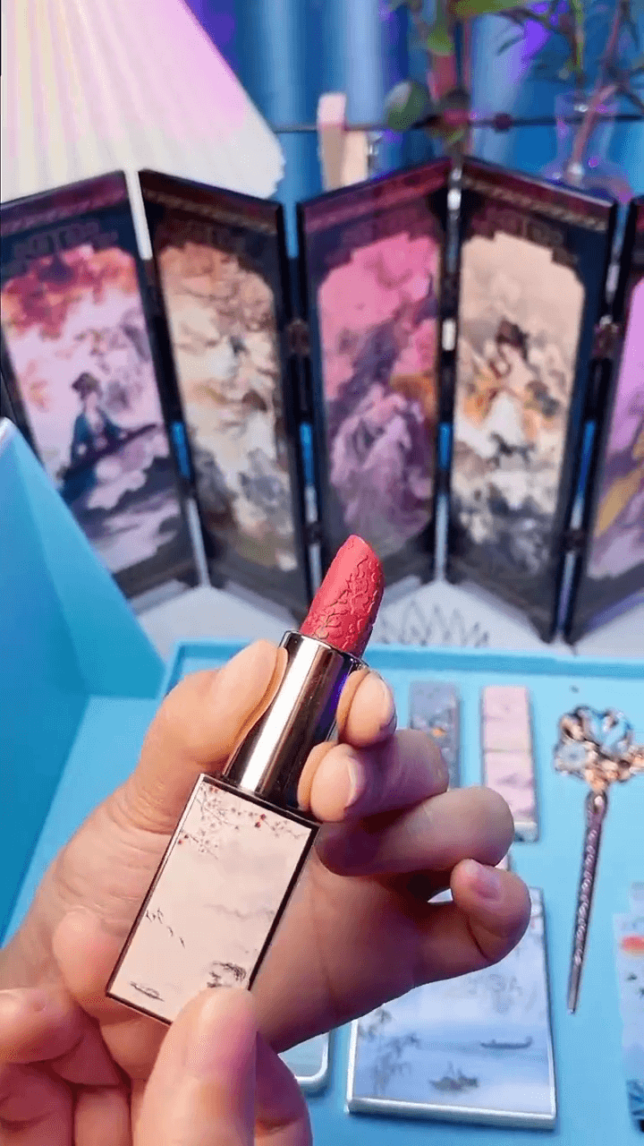 Luxury Traditional Chinese-Inspired Makeup Gift Set with Lipsticks, Eyeshadow Palette, Hairpin, and Accessories in Elegant Collector Box