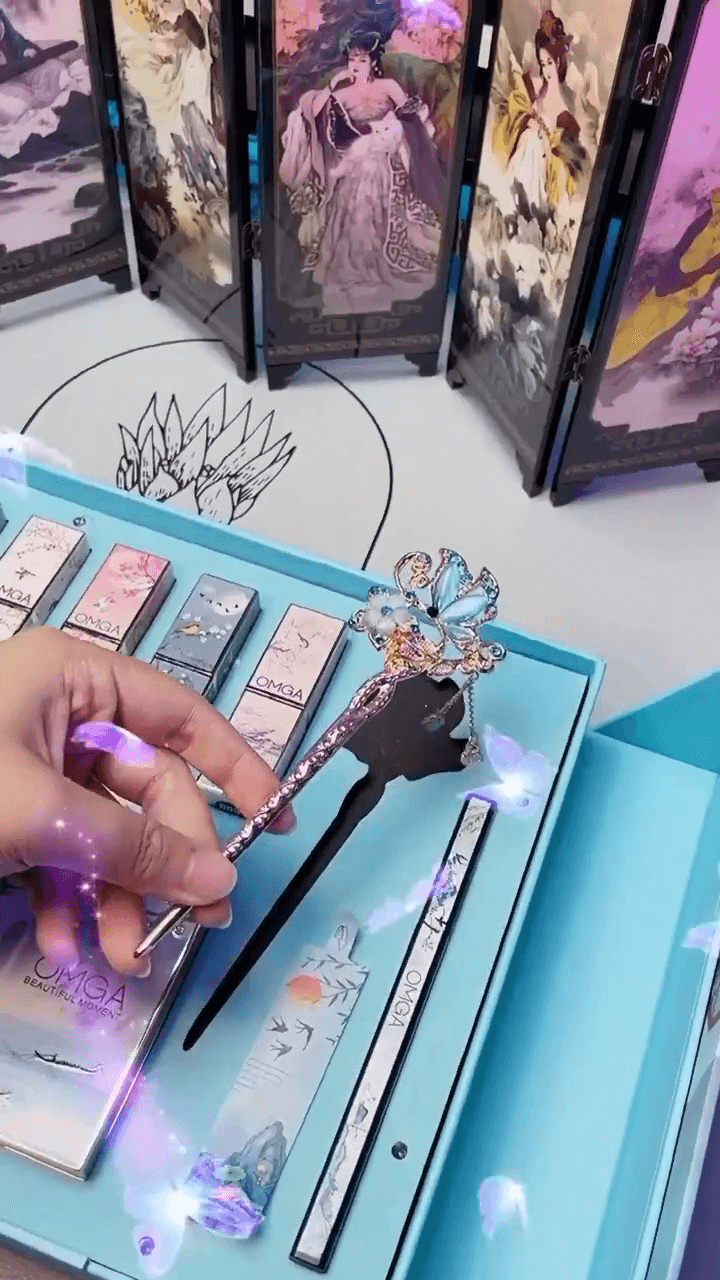 Luxury Traditional Chinese-Inspired Makeup Gift Set with Lipsticks, Eyeshadow Palette, Hairpin, and Accessories in Elegant Collector Box