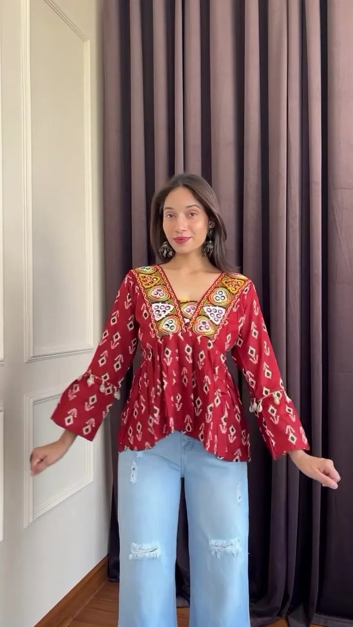 Tunic: A Comfortable Blend of Modern Minimal Style, Relaxed Fit, and Everyday Versatile Fashion