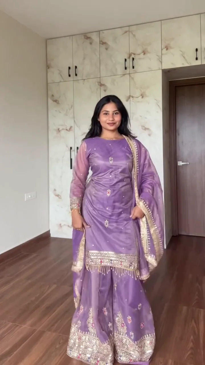 Pink Kurti: A Soft Blend of Feminine Elegance, Everyday Comfort, and Modern Ethnic Style