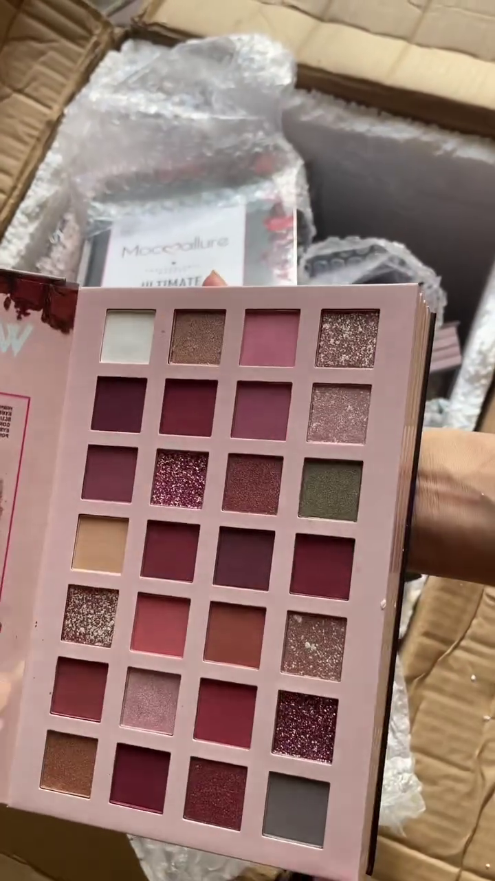 All-in-One Ultimate Makeup Kit Featuring Multi-Color Eyeshadow Palettes, Radiant Blush Shades, and Pigmented Glitter Pressed Powders in Elegant Floral Packaging – Ideal for Professional and Personal Use