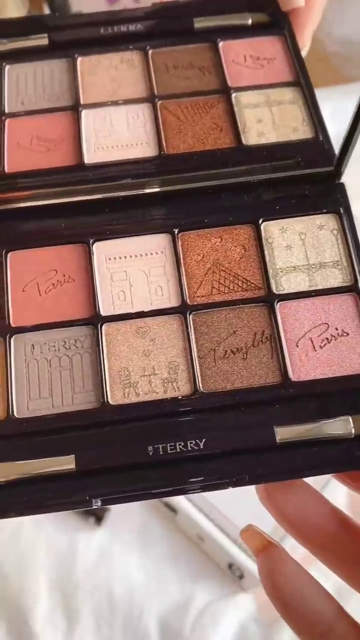 By Terry V.I.P Expert Paris Mon Amour Eyeshadow Palette – A Romantic Collection of 12 Paris-Inspired Shades Featuring Iconic Landmarks and Luxurious Finishes for Effortlessly Chic Looks