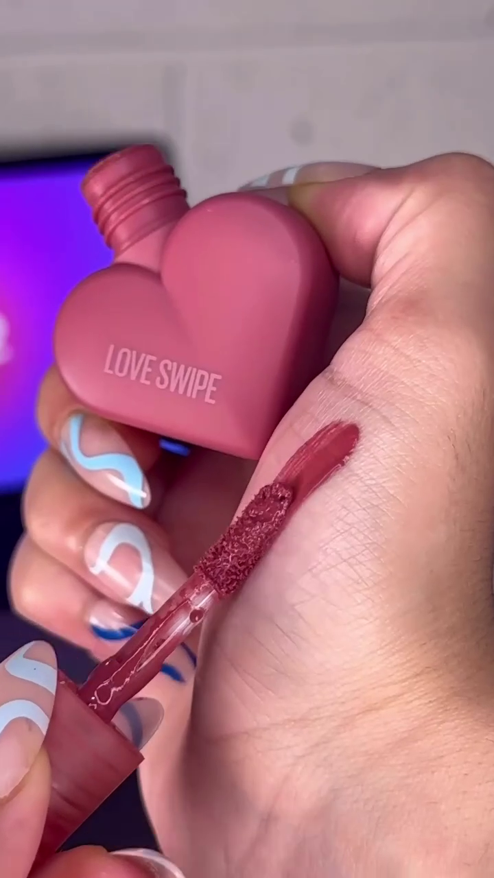 Swipe Lightweight Cushiony Lip Mousse – Heart-Shaped Soft Matte Lip Color with Precision Applicator for Smooth, Buildable Coverage