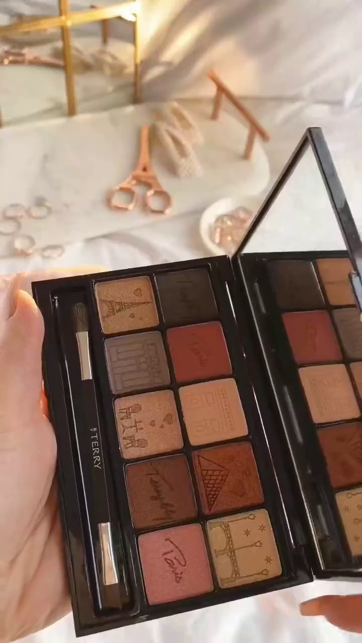 By Terry V.I.P Expert Paris Mon Amour Eyeshadow Palette – A Romantic Collection of 12 Paris-Inspired Shades Featuring Iconic Landmarks and Luxurious Finishes for Effortlessly Chic Looks