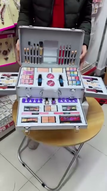 All-in-One Professional Makeup Kit with Eyeshadow Palettes, Lipsticks, Blushes, Face Powders, Eyeliners, Lip Pencils, Brushes, and Compact Carrying Case – Complete Cosmetic Set for Beginners and Makeup Enthusiasts