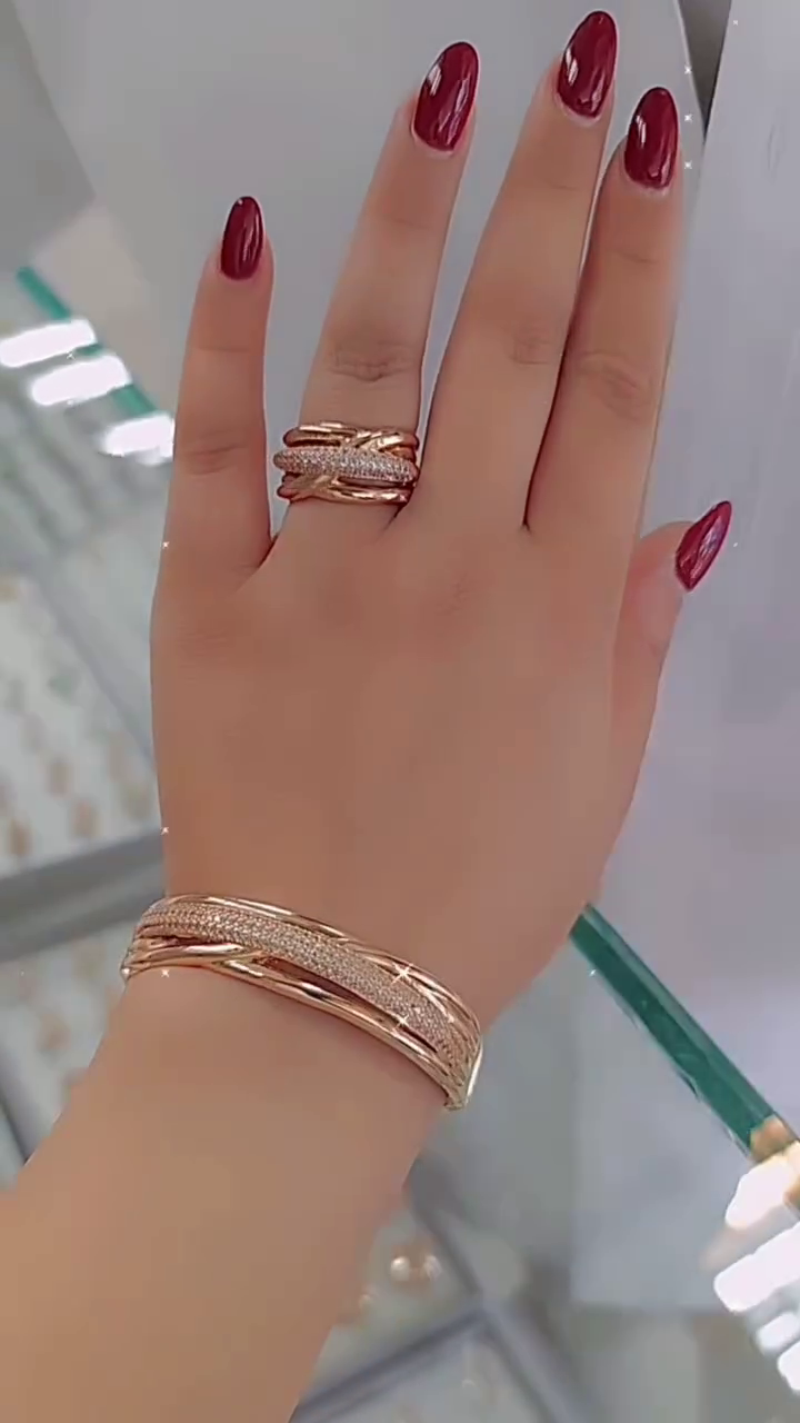 Rose Gold-Plated Jewelry Set Featuring Matching Bracelet and Ring with Intricate Crystal Accents – Stylish Interwoven and Teardrop Designs for Women