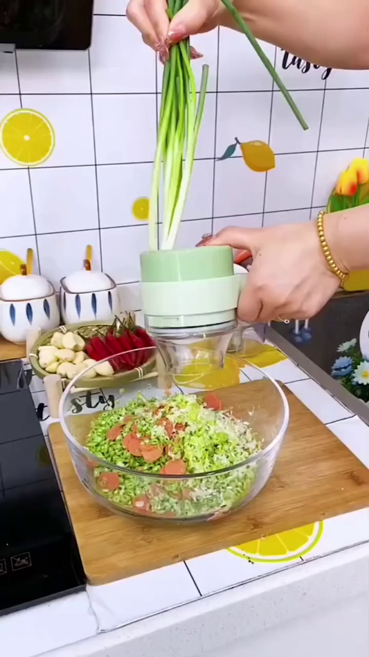 Multifunctional Electric Food Chopper – USB Rechargeable Mini Garlic Grinder, Vegetable Cutter, Onion and Chili Mincer with One-Touch Operation and Transparent Container for Effortless Kitchen Prep