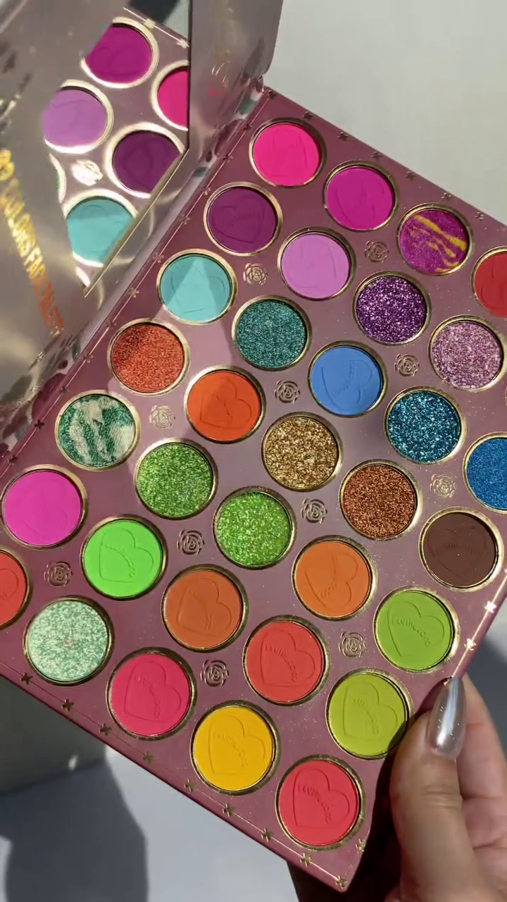 Multi-Finish Colorful Eyeshadow Palette Featuring Matte, Shimmer, and Glitter Shades – Ultra-Pigmented and Blendable Rainbow Tones for Creative Eye Looks