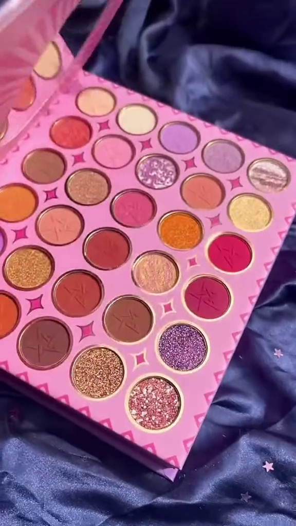 Complete All-in-One Makeup Book Collection Featuring High-Pigment Eyeshadow Palettes, Creamy Lip Colors, Radiant Highlighters