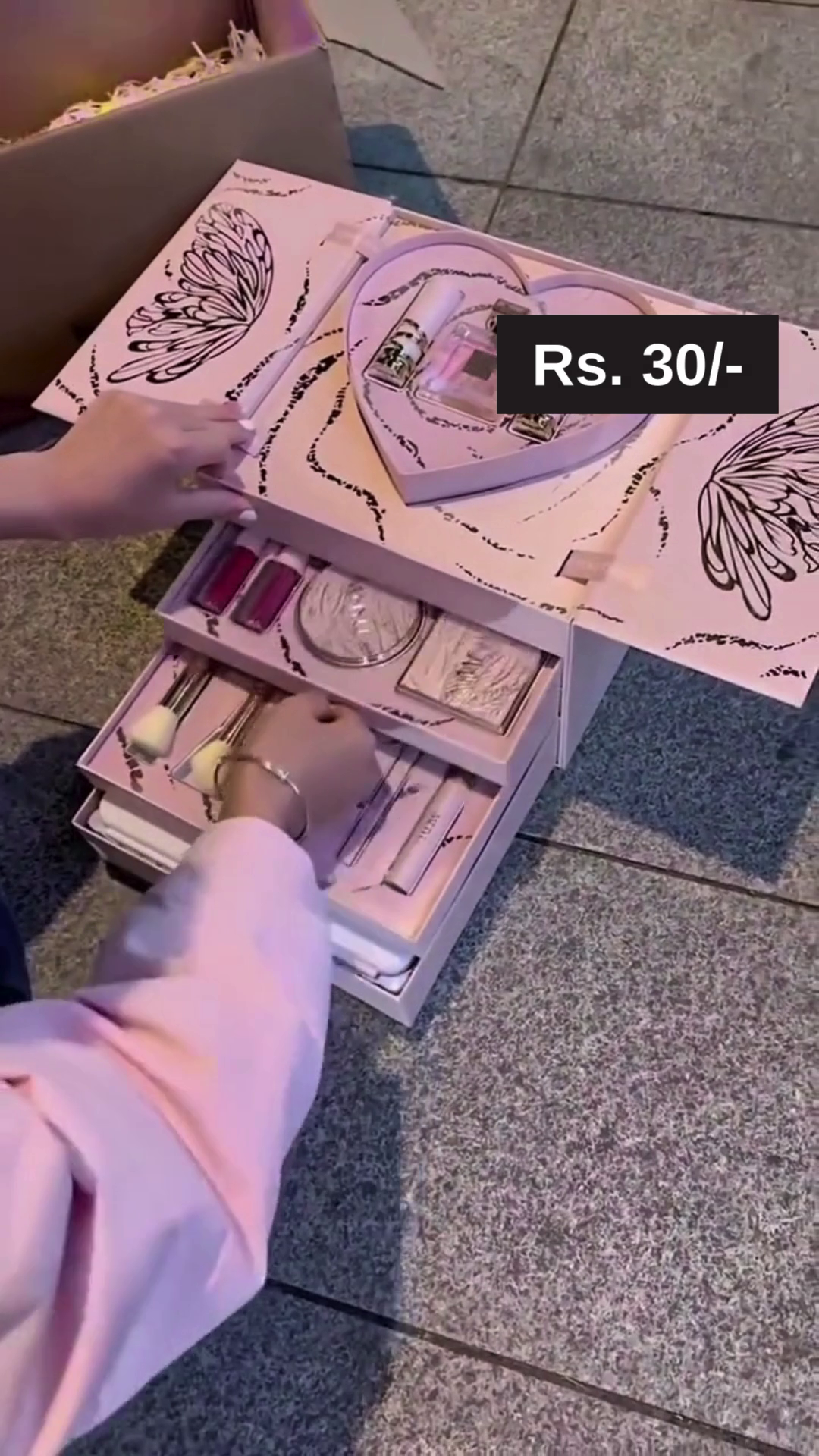 Luxury All-in-One Makeup Gift Set with Foldable Mirror, Lipsticks, Eyeshadow Palette, Brushes, and Compact Accessories in a Beautifully Designed Floral Box