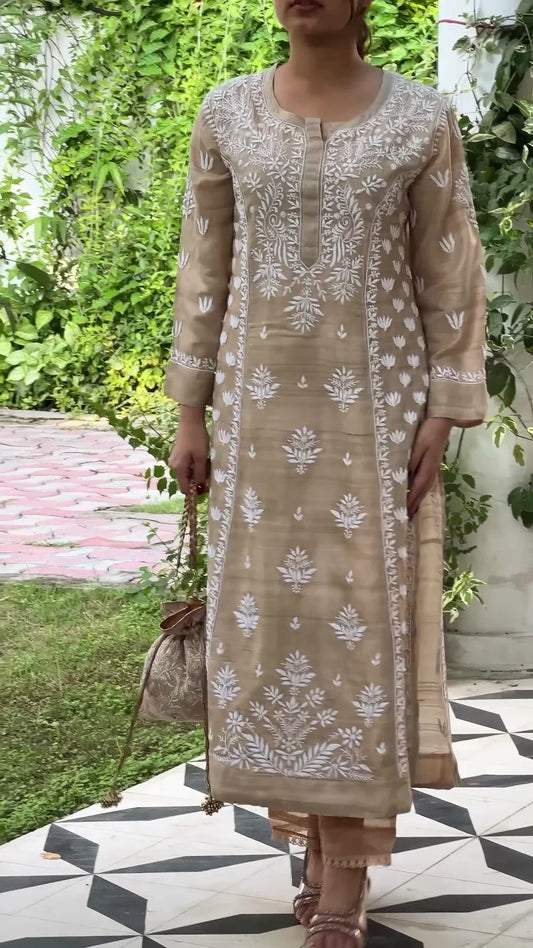 Brown Kurti: A Warm Blend of Simplicity, Style, and Everyday Comfort